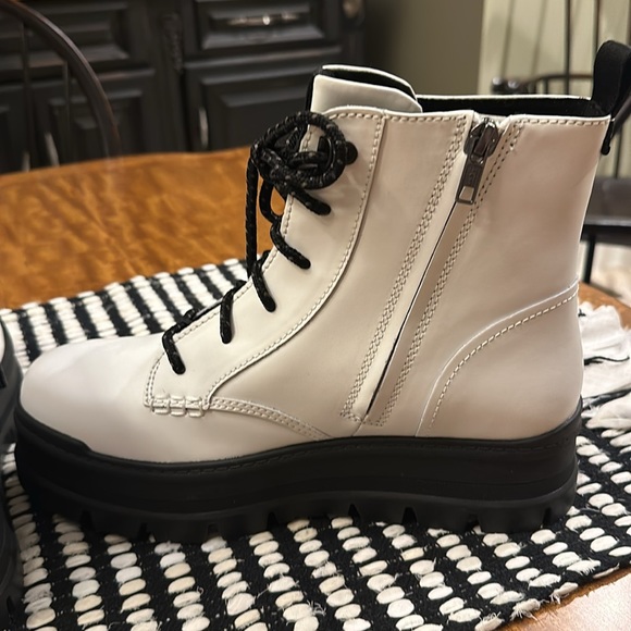 UGG women’s SIDNEE WHITE WATERPROOF LEATHER COMBAT SHORT BOOTS - Picture 6 of 16